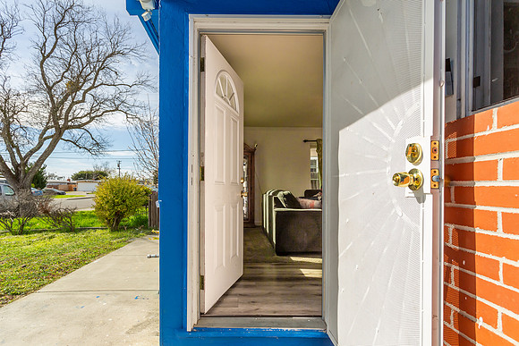 612 E Colorado St_,110