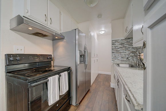 420-#4 Corcoran Ave_117