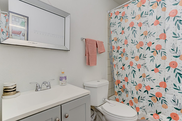 612 E Colorado St_,15