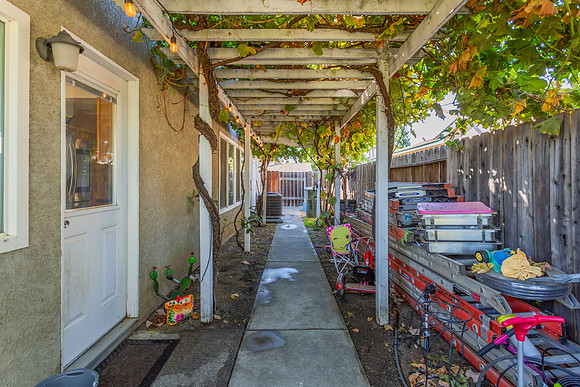 185 Dover Way_45