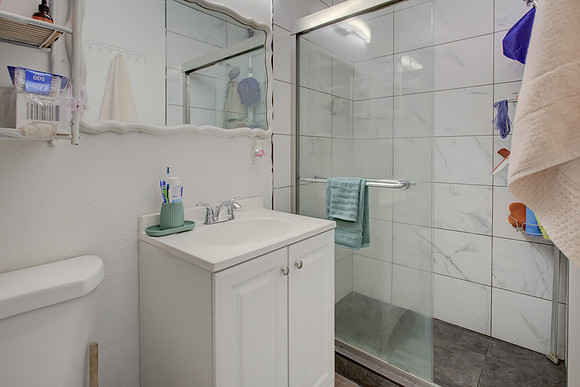 612 E Colorado St_,23