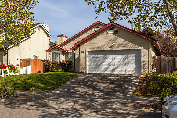 608 Charles Way_02