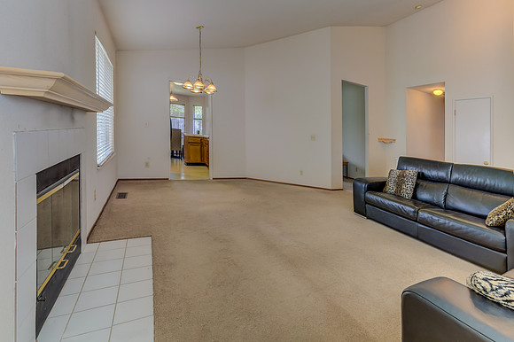 608 Charles Way_12