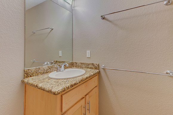 403 Tabor Av_22