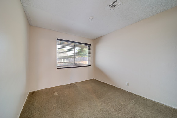 420-#4 Corcoran Ave_21
