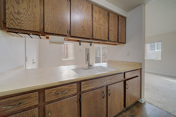 47 Parrott St_24