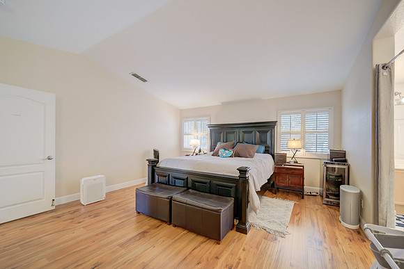 4239 Brudenell Drive_,37