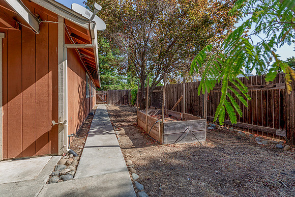 910 Southdown Court_09