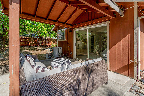 910 Southdown Court_10